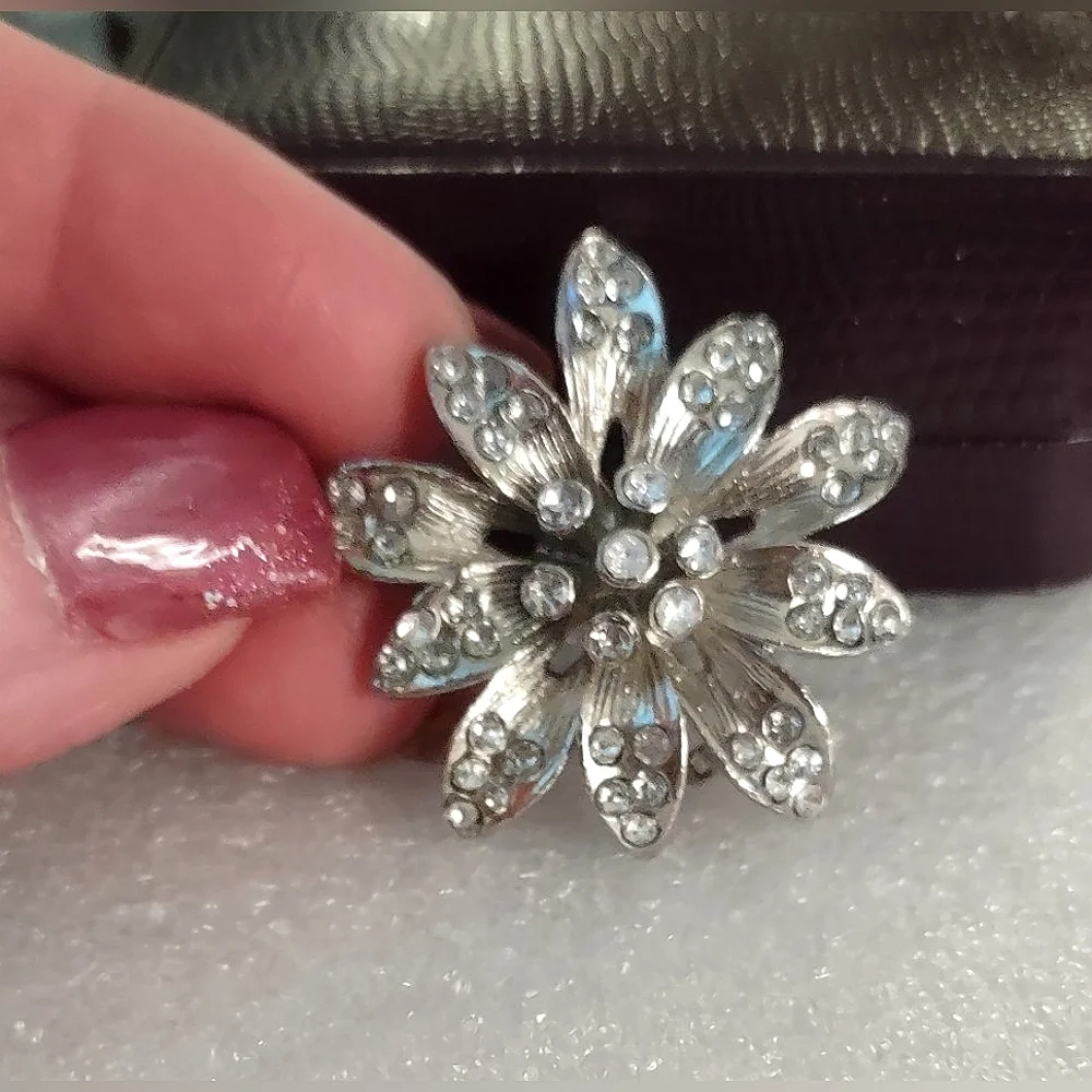 Vintage Rhinestone Snowflake Brooch - Picture 3 of 7
